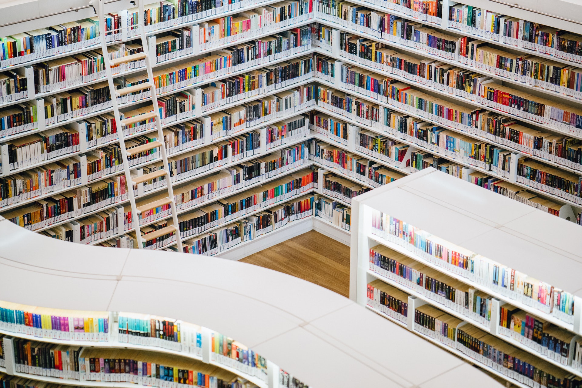 Zdjęcie wnętrza biblioteki